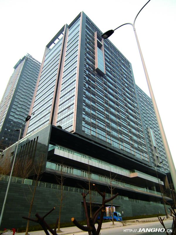 重庆金融中心成功通过竣工标段验收 工程整体进展顺利